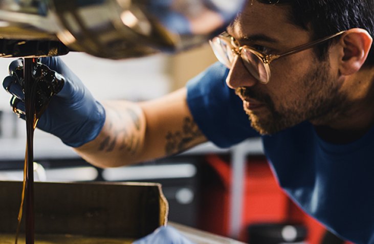 El servicio de aceite de BMW Motorrad.